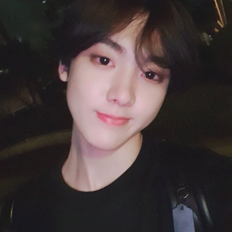 Sanha with long dark hair: a thread.  @offclASTRO  #ASTRO    #SANHA  #아스트로    #윤산하