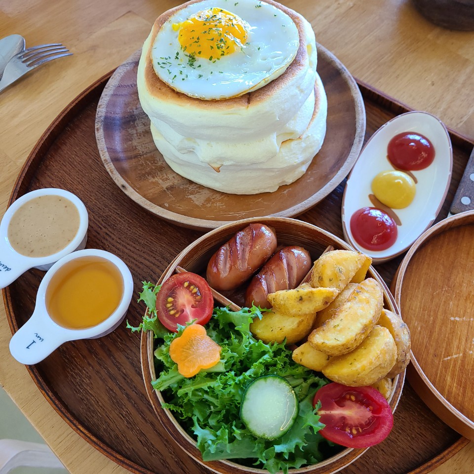 Zzerosmroqlhh56's tweet photo. 제주도오면 당당 꼭 가 ㅅㅂ진짜개존맛임 여기 예ri도왔었나봄 싸인잇ㅇ https://t.co/EaBTOCdRuT