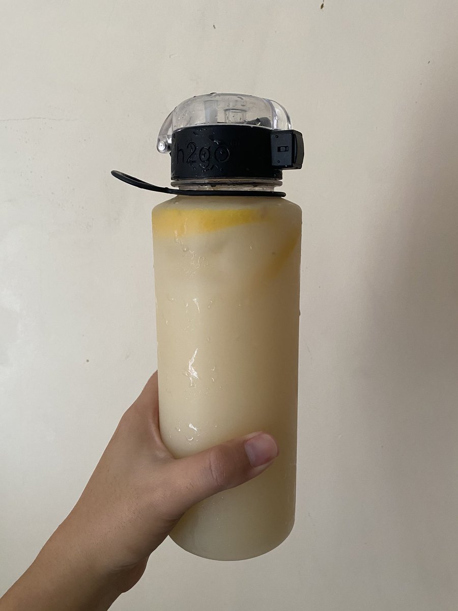 prettimang's tweet photo. Homemade Lemon Yakult ๐๐ค
2 bottles Yakult
1 Lemon
1 Tbsp sugar
1 cup ice
500 ML water
#EverydayOkay ๐ https://t.co/x4zCPoLP0n