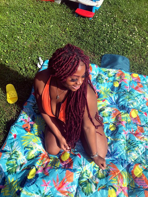 🌻 https://t.co/eGZ1x3zxyx