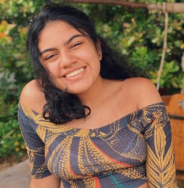 bigpocsbrasil's tweet photo. E por último, mas não menos importante: Giovanna, nossa sereia nordestina. Menina risonha, que ri e que sonha. Essa vestibulanda é carismática, autêntica, alegre, simpática e sociável. É uma amante do teatro. Foi líder e anjo. https://t.co/tMwIaUjQV6