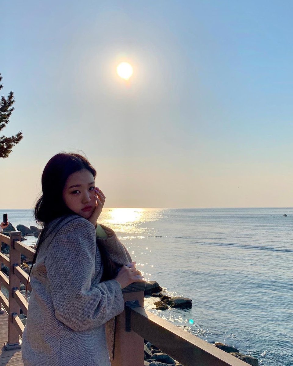 IZONE_Lemon04's tweet photo. 15歳には見えない😭😭

#IZONE好きな人と繋がりたい 
#IZONE
#チャンウォニョン https://t.co/PCkkVxaQt9