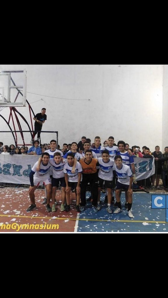 deportesnormal's tweet photo. No pudieron con el pase a final , pero luchan para completar el podio, cuál es tu favorito?
Fútbol femenino 2019 (izquierda) vs Fútbol menores 2017 (derecha) https://t.co/LirGxVdhfI