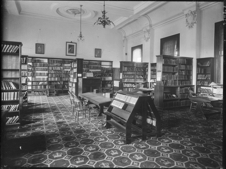 Here's a photo of the WA Parliamentary Library from 1929.

#BlastFromThePast #WAParliament

#LIW2020 #CreateConnections 

📸@statelibrarywa