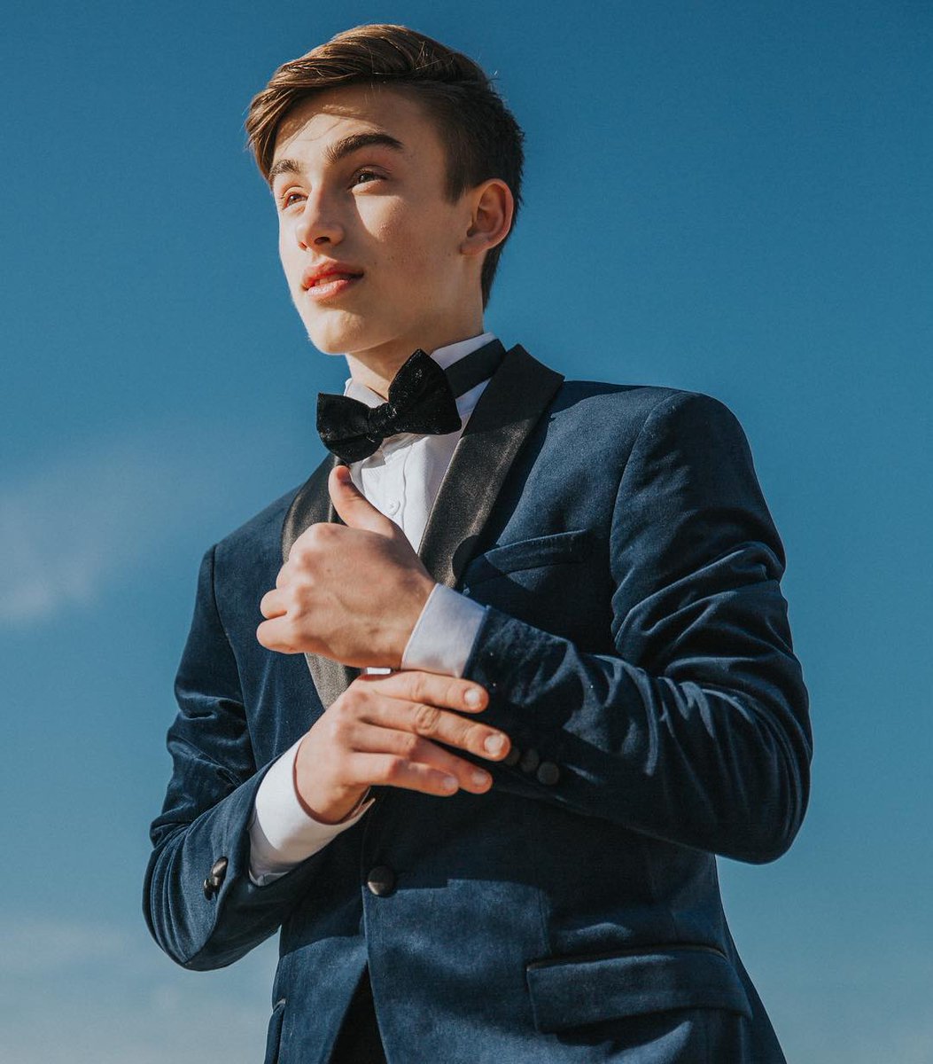 giftedjohnny's tweet photo. Kumusta? I am Ela from the Republic of the Philippines! I've been supporting John for years, and I'm ABOVE grateful for all of what he's achieving at present. He started as lil child with a dream, and now turning into a fine man with an indeed passion. Will love him endlessly ♡ https://t.co/1WZdPzwvg9