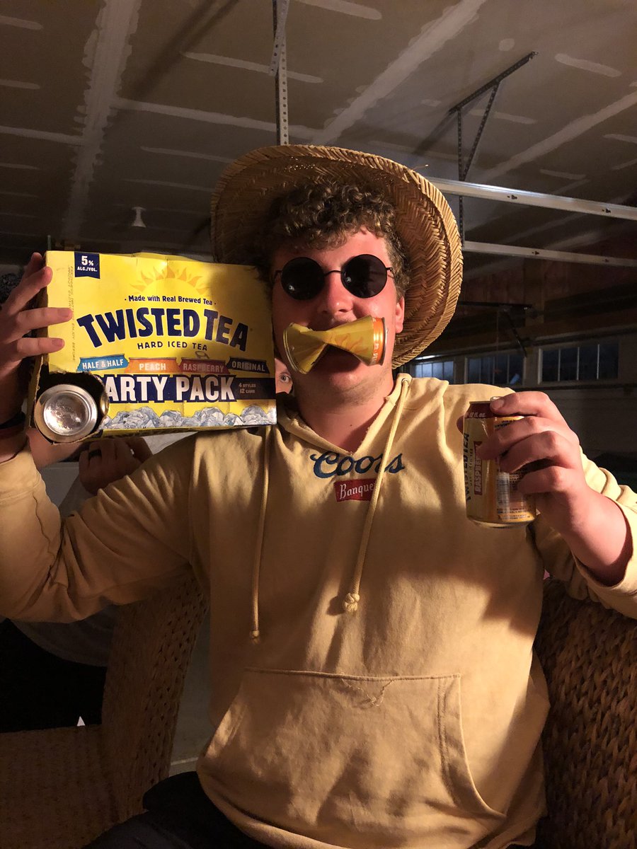 Clay_Riggs's tweet photo. Sponsor me @TwistedTea #lockdownturnup https://t.co/hR2oLFZ91L