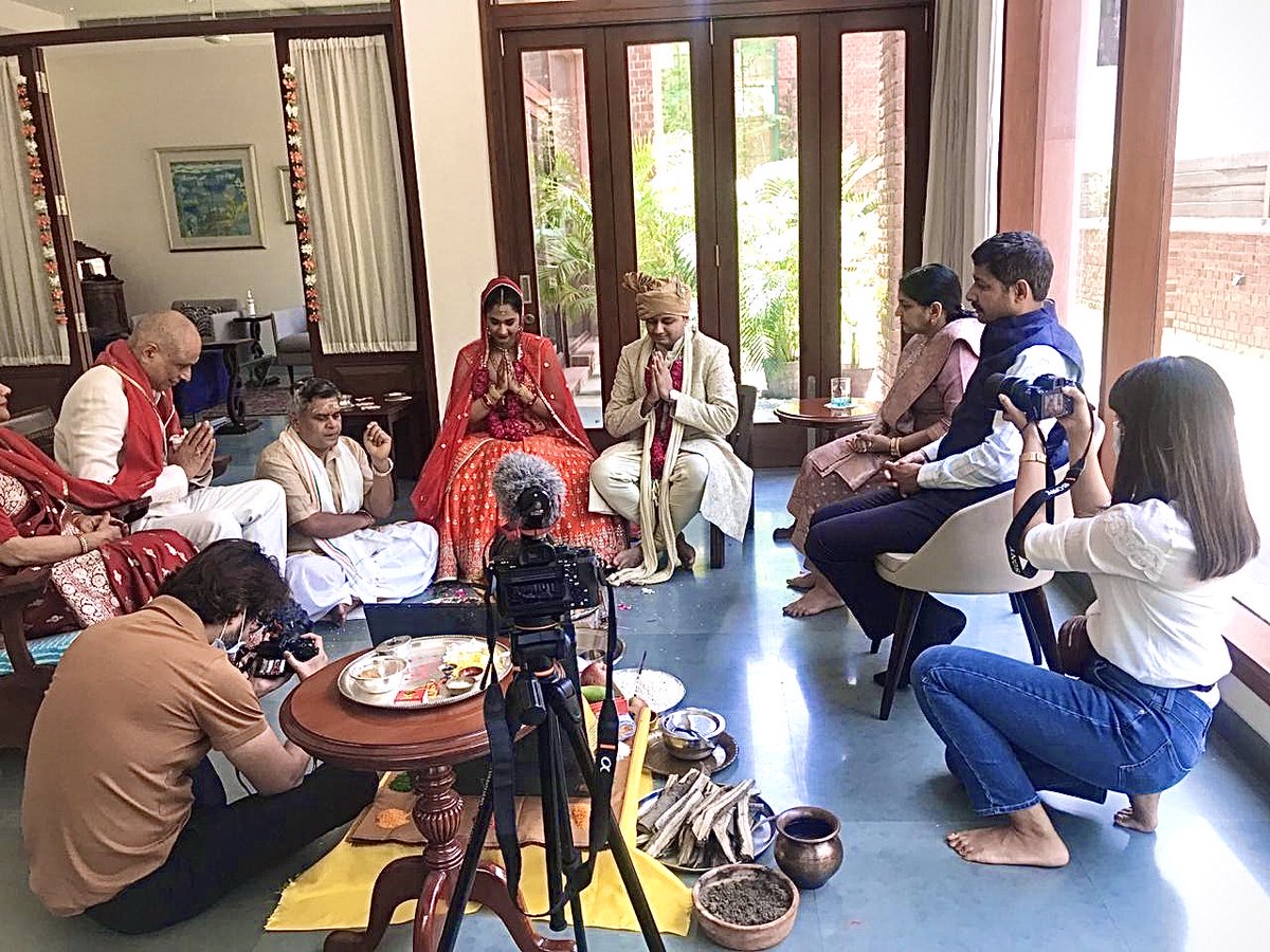 happyflashbacks's tweet photo. #Intimatewedding, a meaningful affair. NO complaints about food, BaraatDelays, NoisePollution,BadTraffic,no SleeplessNights. Simple &amp; Meaningful #WeddingCeremony 
#iamsafe #weddingsfromhome #lockdownwedding #couplegoals #homewedding #QuarantineLife #happyflashbacks #twofilmers https://t.co/gWCM3BElqi