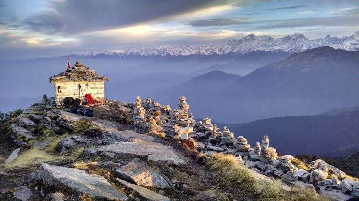 Tungnath is at the top of the mountain ridge dividing the waters of the Mandakini River from those of the Alaknanda River. The Tungnath peak on this ridge is the source of three springs, which form the Akashkamini River.