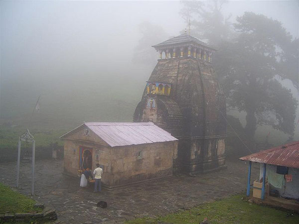 The temple is situated in a picturesque green valley surrounded by snow peaks of Chaukhamba and gives a spectacular view of the Himalayan mountains.The silver statues of this temple are transferred to Uikhamtha in the winter.