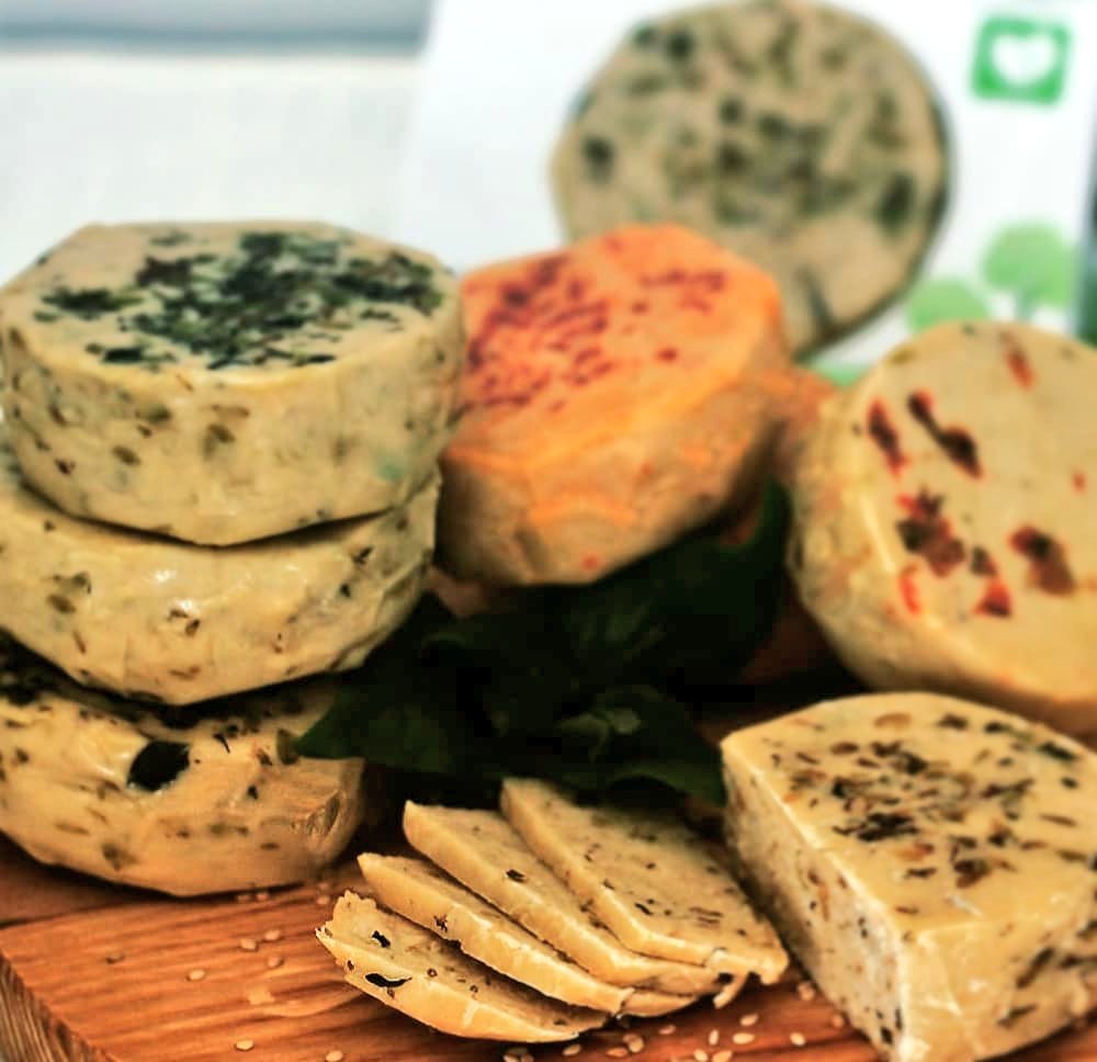 VEGANBIOPT's tweet photo. Vegan Monday is for #organic #vegancheeses 🌱🧀💚Make your order in our online store (link in bio) and share your new favorite vegan organic cheeses with us🌻❤️ #veganism
#plantbasedfoods
#veganfoods
#plantslounge
#veganbio
#Vegansolution
#nature
#vegan
#veganbusiness
#eatplants https://t.co/hlGZipu2CM