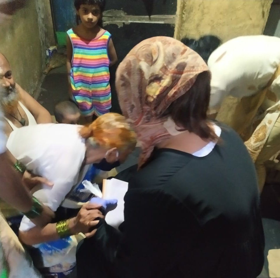 CitizenKamran's tweet photo. #HerosOfCovid19 #HerosOfMumbai
Team of
@umme98 @Fatima_Z0hra & @Khidmatgar_ worked very hard to distribute food packets and money
at Aaray Colony,Jogeshwari,Vikhroli,Ghatkopar, Powai,Ghatkopar,Vikhroli m0cto poorest & to madrassas. https://t.co/5rmiaZErU3
