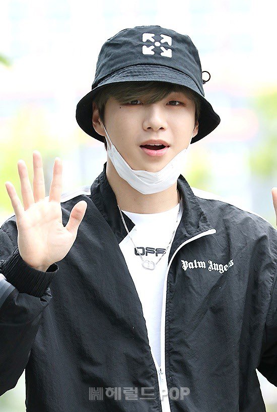 theseoulstory's tweet photo. 📸 How you doing Mr CEO? Kang Daniel heading to #TikTok_Stage_LiveFromSeoul earlier this morning @konnect_danielk https://t.co/d0FgCzWV46