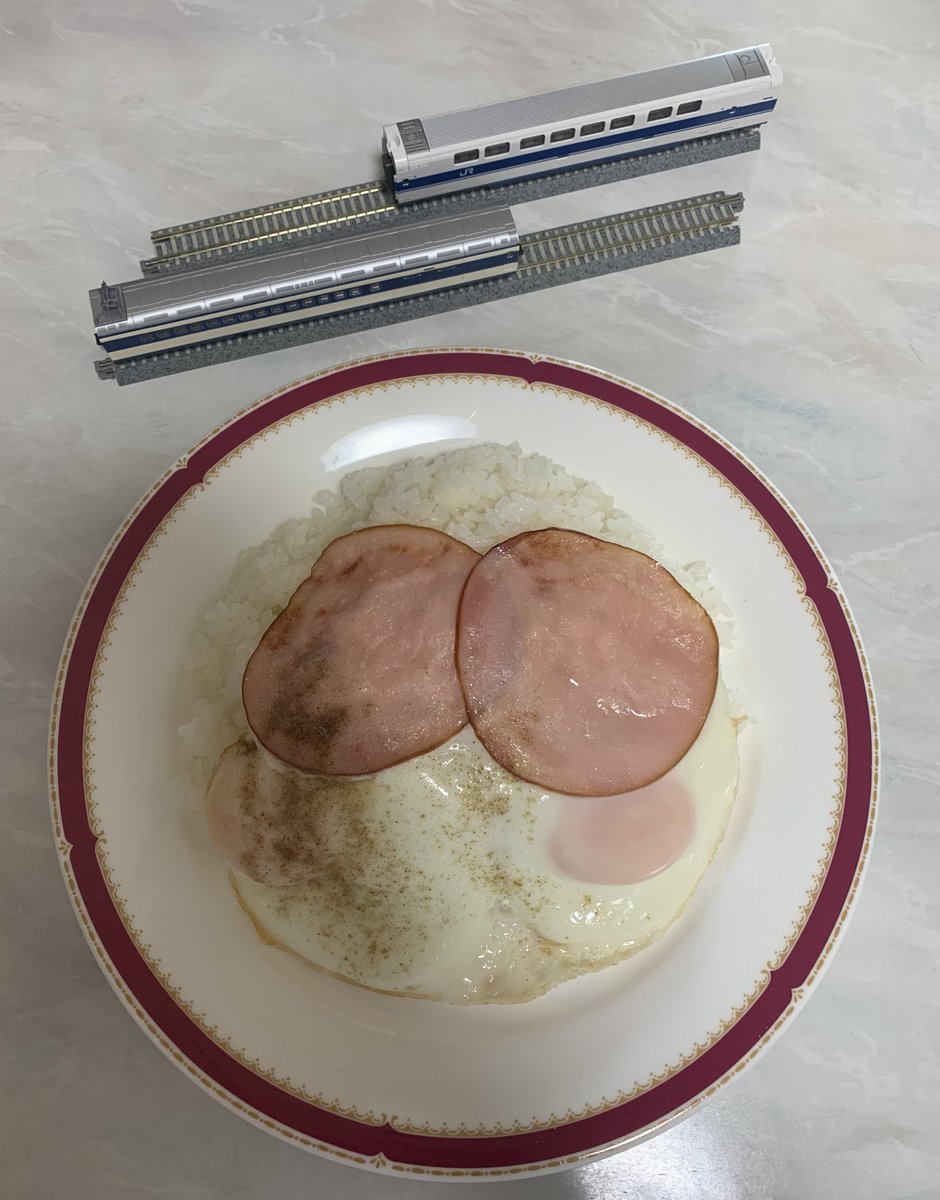 モシ36 در توییتر この流れって 今日のお昼はこうするしかないやん 食堂車乗務員の賄いといえば ハチクマライス 一切のアレンジ無し 正調 フライドエッグスのハチクマライスです 食堂車の日 日本食堂 ハチクマライス 食堂車 モシ36 در توییتر この流れって 今日のお昼はこうするしかないやん 食堂車乗務員の賄いといえば ハチクマライス 一切のアレンジ無し 正調 フライドエッグスのハチクマライスです 食堂車の日 日本食堂 ハチクマライス 食堂車