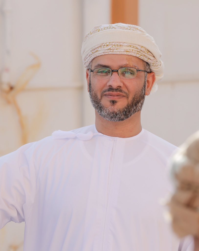 اعتدت تهنئة أهلي وجيراني وكل من يصادفني وفي هذا العيد اعتذاري لكل من لم أستطع الوصول إليهم لتهنئتهم بالعيد .