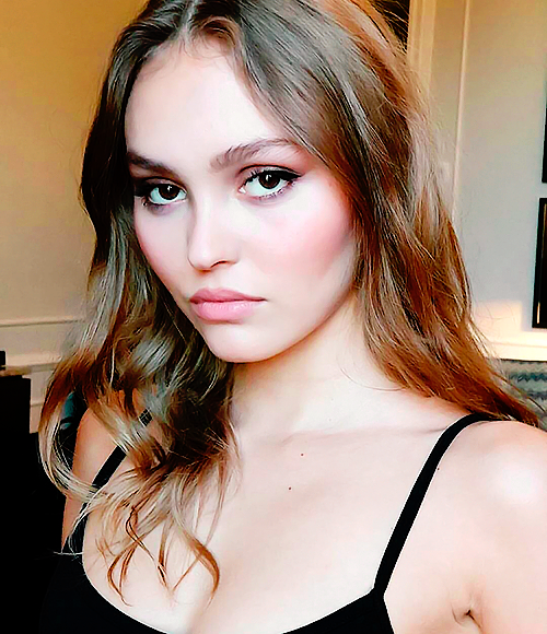 lilforclearskin's tweet photo. ✨ https://t.co/0NwtIo8vZi