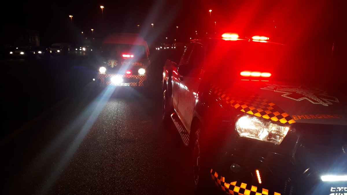 EMER_G_MED's tweet photo. 《Germiston》#RV07 and #A09 responded to N3 North, M2 split for a collision. One patient transported to hospital with moderate injuries @GTP_Traffstats @_ArriveAlive @EWNTraffic #whensecondscount #germiston https://t.co/IZRgdUJGrT
