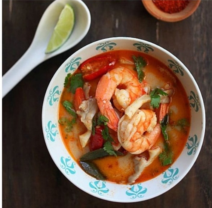 Tom yum Goong with shrimp 😋 Try this when you visit #Bangkok 👉 samslodge.com 
.
. 
#bestlodgeinbangkok #wheretostay #Tourist #travel #bts