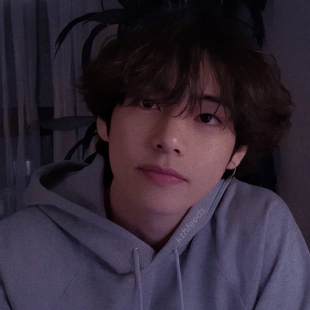 m_ontatta20's tweet photo. Our precious humble polite Taehyung's true love nd faith for his fam is a thread..always
there's a pure, blande reason worked nd working behind what he does nd doing.. All the time he think what he'd do something unique to make us happy? #Vimpson pics wch he framed it's a eg https://t.co/q9AiyVzh5r