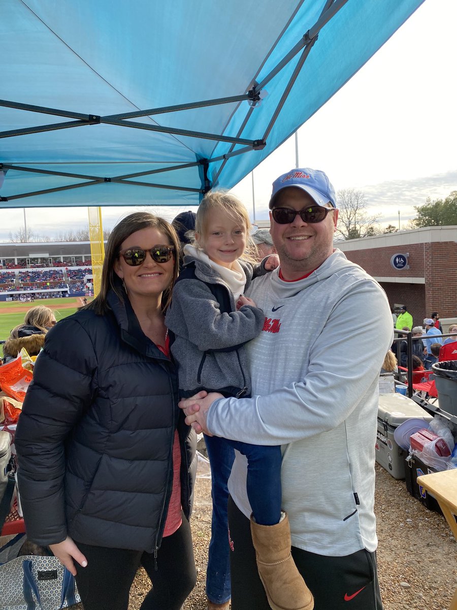OleMiss1848's tweet photo. Found this awesome picture of #AddyGrace when she was almost 2 years old ⁦@OleMissBSB⁩ #LeftFieldCrew and now 7 years old with Daddy and ⁦@lindsay_burkes⁩ #RaisingYoungRebels ❤️🔵🔴⚾️ https://t.co/UKpLTpO4z1