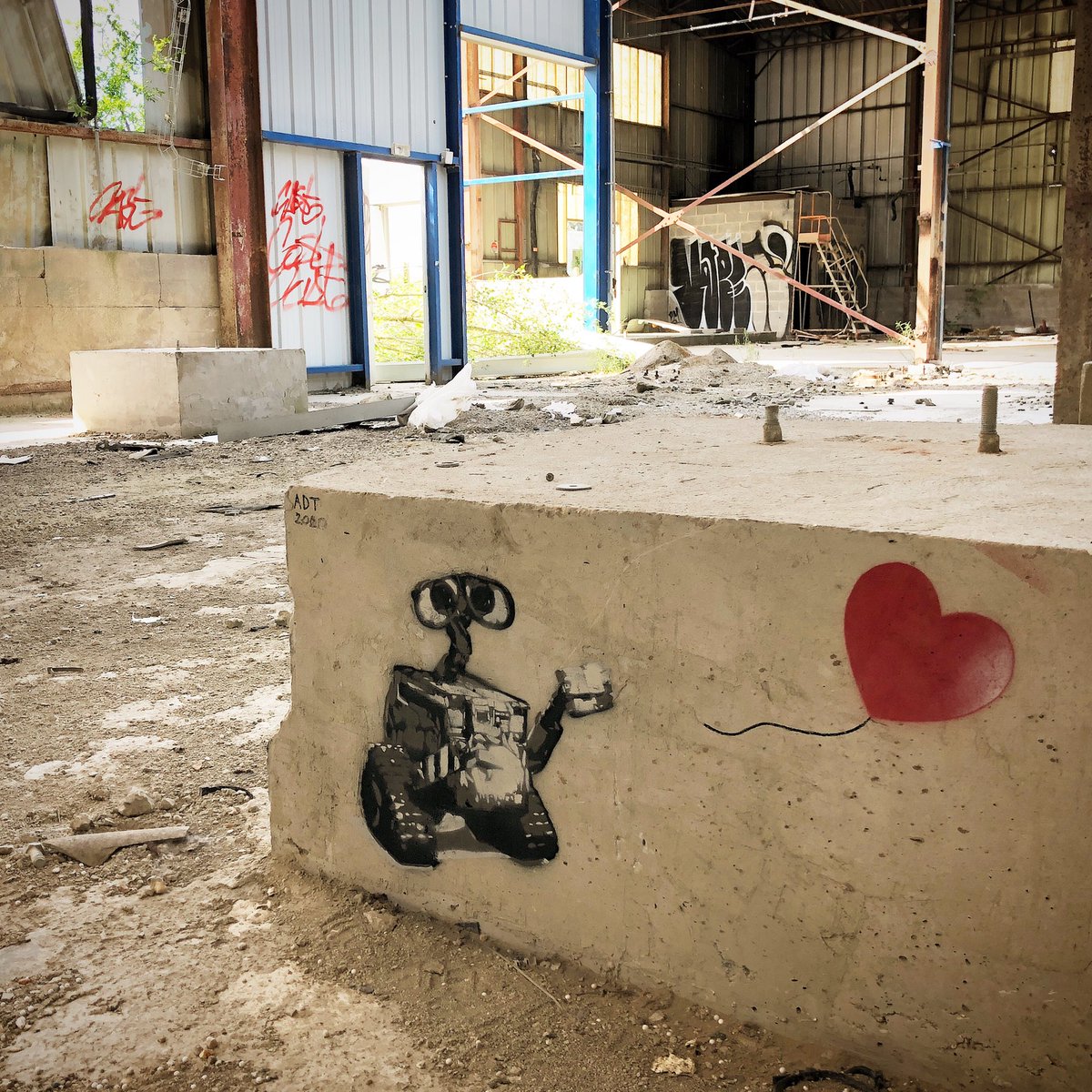 AnotherDeadTre1's tweet photo. Oh, Wall-e...
 #stencil #streetart #street_art #pochoir #urbexphotography  #spraypaint #sprayart #stencilart #streetartlover #graffiti #streetartist #streetartistry #urbex #love #stencils #contemporaryart #anotherdeadtree #adt #streetartglobe #streetartporn #streetartaddicted https://t.co/tK3LCNJdAT