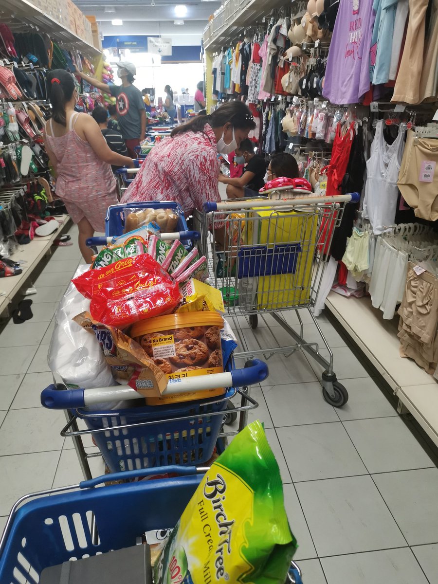 4 baskets (2 smart carts) then they decided to use the big cart pero nsa basket lane pa din pumila. 🤔