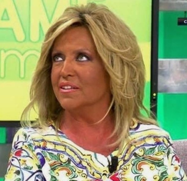 La líder de Hogar Social Madrid, Melisa Domínguez, ha sido detenida este viernes por agentes de la Policía Nacional por resistencia y desobediencia al enfrentarse a los agentes desplegados en la zona mientras participaba en una cacerolada contra el Gobierno de Pedro Sánchez.
