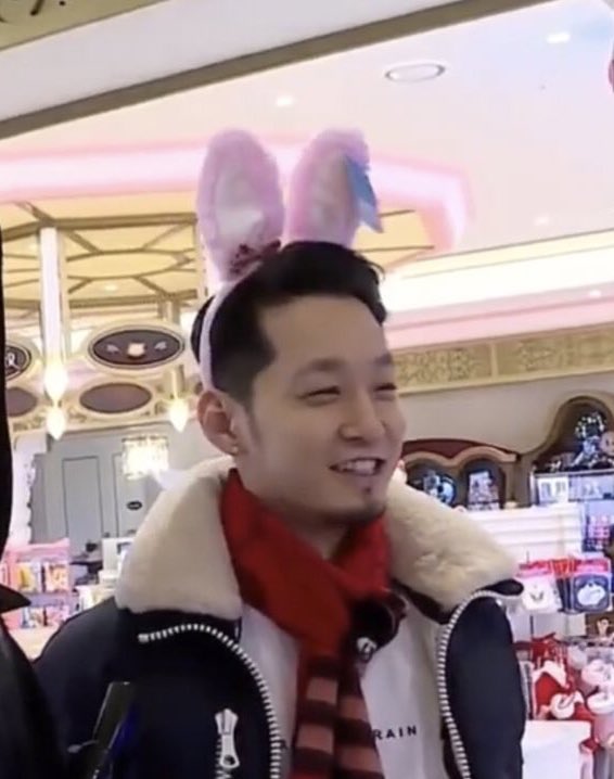 will pretend to be a kitten or a bunny bc he a furry 