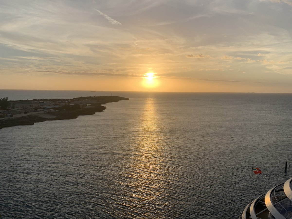 AndyPinkovsky's tweet photo. No matter how colorful or beautiful that these pictures are, it is the same exact sun in ever photo. I’m not sure why but it satisfies me. https://t.co/r8S8sfvctL