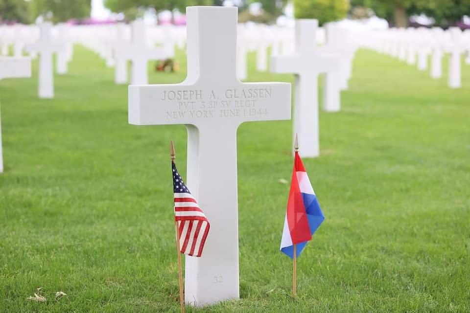 VictorDuenasCU's tweet image. #RememberDay El #Rey rinde tributo a los #soldados #estadounidense 🇺🇸 que murieron en la #liberacion de #Netherlands
#MemorialDay2020 #memorialdayweekend2020