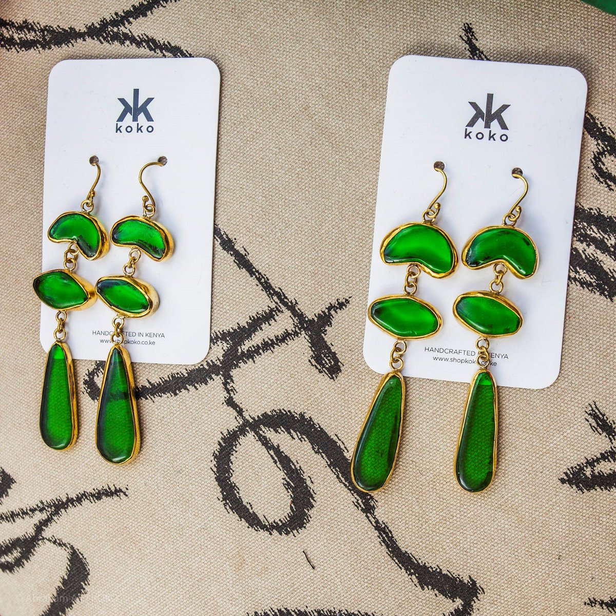 Green is the colour of life, renewal and energy. Traditionally also associated with 💴. This new week wishing all these for you!
#KoKobyKhakasa #BrassEarrings #GlassEarrings #GreenEarrings
#GiftsForHer #WomensFashion  #Accessories #Elegant #Jewelry #Handcrafted #MadeInKenya