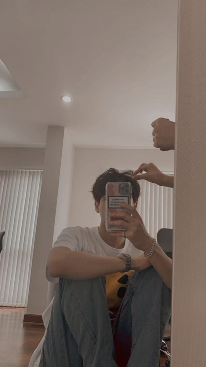 Another mirror shot update from Atthapan's IG story 