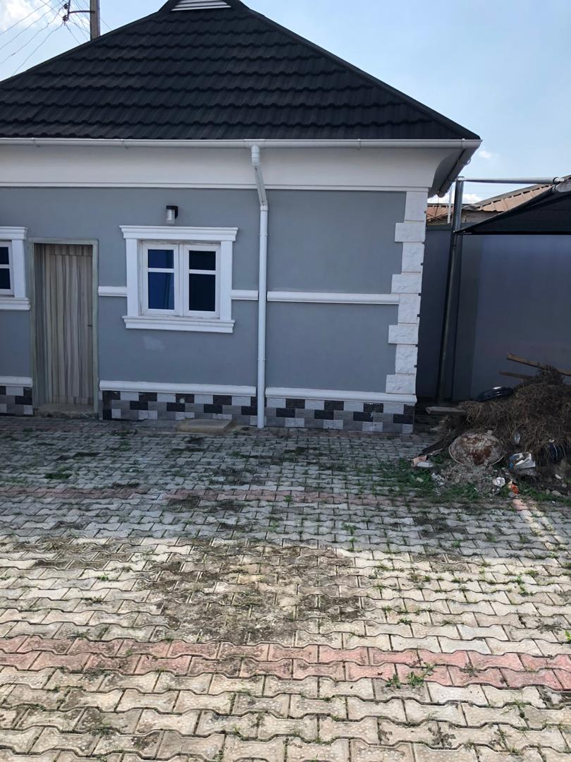 Bobbybijou1's tweet photo. Now selling
A newly built and we'll furnished 3 bedroom bungalow, fully furnished and all rooms ensuite with a detached maid room @idi ishin Jericho extension iletuntun. Asking price 30m https://t.co/efElXqAjdh