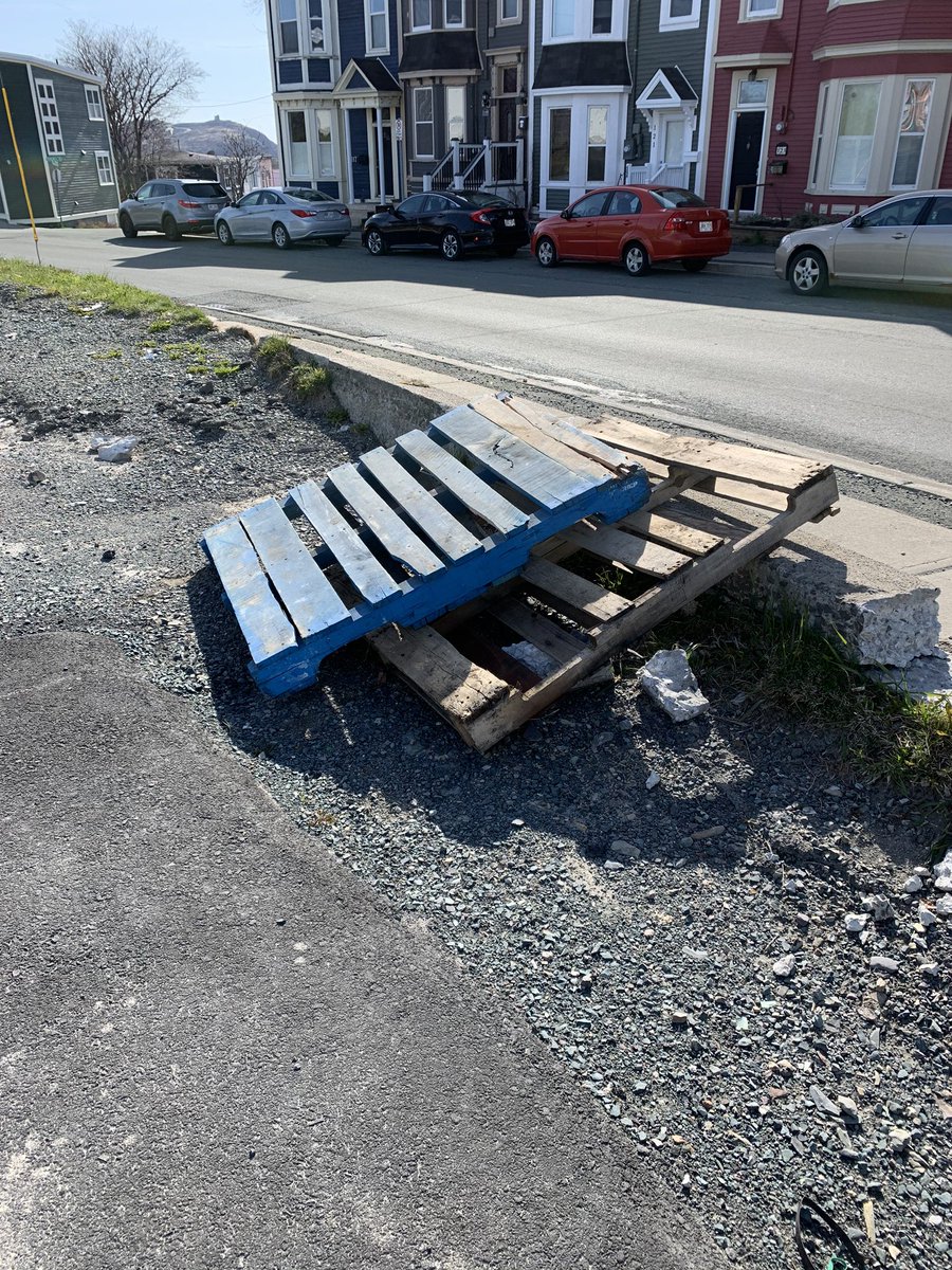 Couple wooden pallets out front of the building, free for the taking. No holds! #TakeEm https://t.co/Nq2TflhuGM