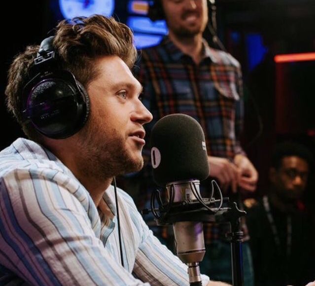 Louis Tomlinson as Niall Horan A thread