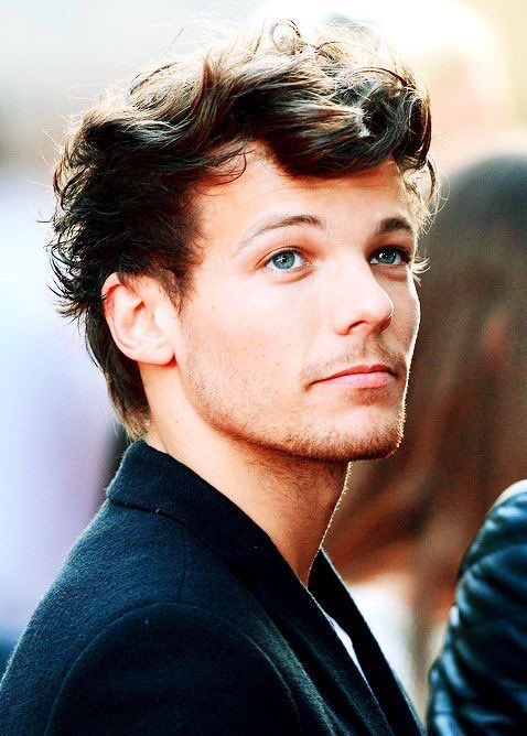 Louis Tomlinson as Niall Horan A thread
