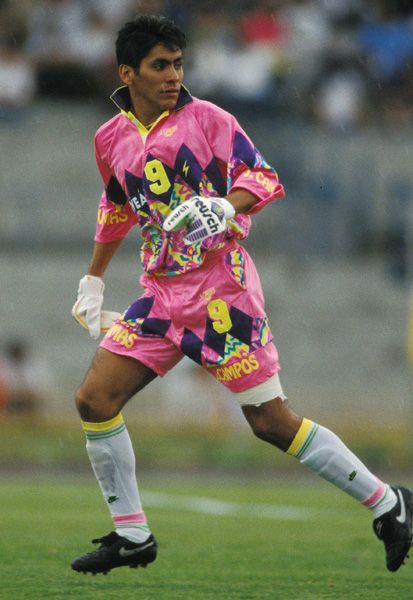 Craziest Goalkeepers in Football 1. Jorge Campos(born 15 October 1966) is a retired Mexican footballer who played as a goalkeeper and striker.