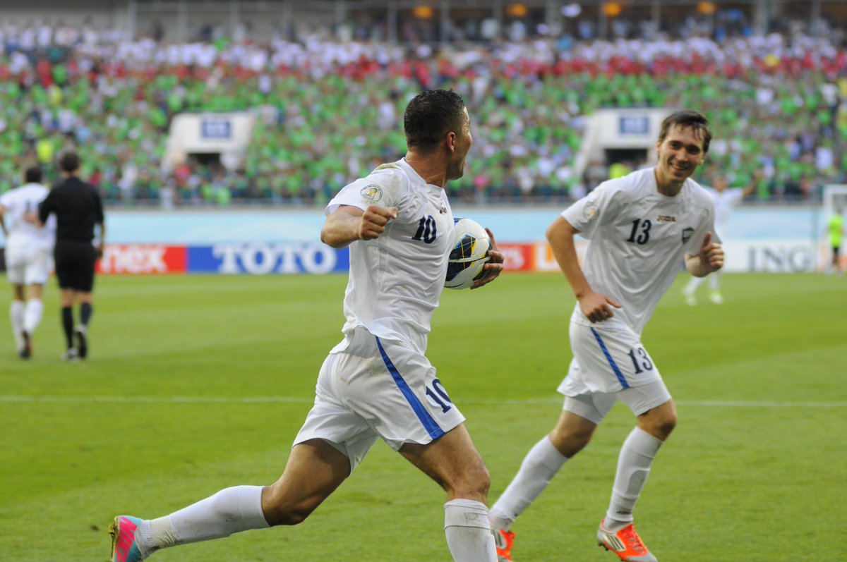 TeamUzbekistan's tweet photo. 📋 #TarixiyFotosuratlar🇺🇿 O'zbekiston milliy terma jamoasining g'alabali onlaridan lavhalar 📷

📲 https://t.co/atKOcvtKWO #TeamUzbekistan https://t.co/c9ixfXJlwV