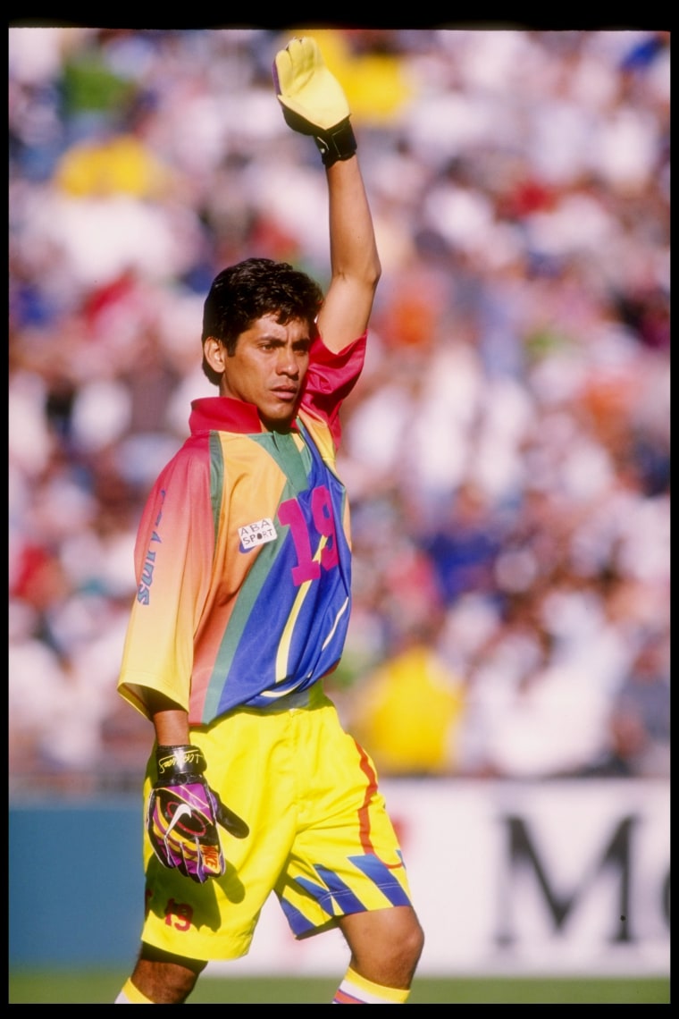 He scored a notable bicycle kick goal for Atlante in the 1997 season. In that game, he started as goalkeeper, but as the forwards were failing to score a goal, the coach replaced a field player with another goalkeeper to send Campos to the attack.