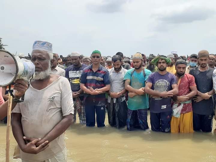 comrademahmud01's tweet photo. খুলনা জেলার কয়রা উপজেলায় বানবাসী মানুষের ঈদের জামায়াত। https://t.co/sCnBFMREEg