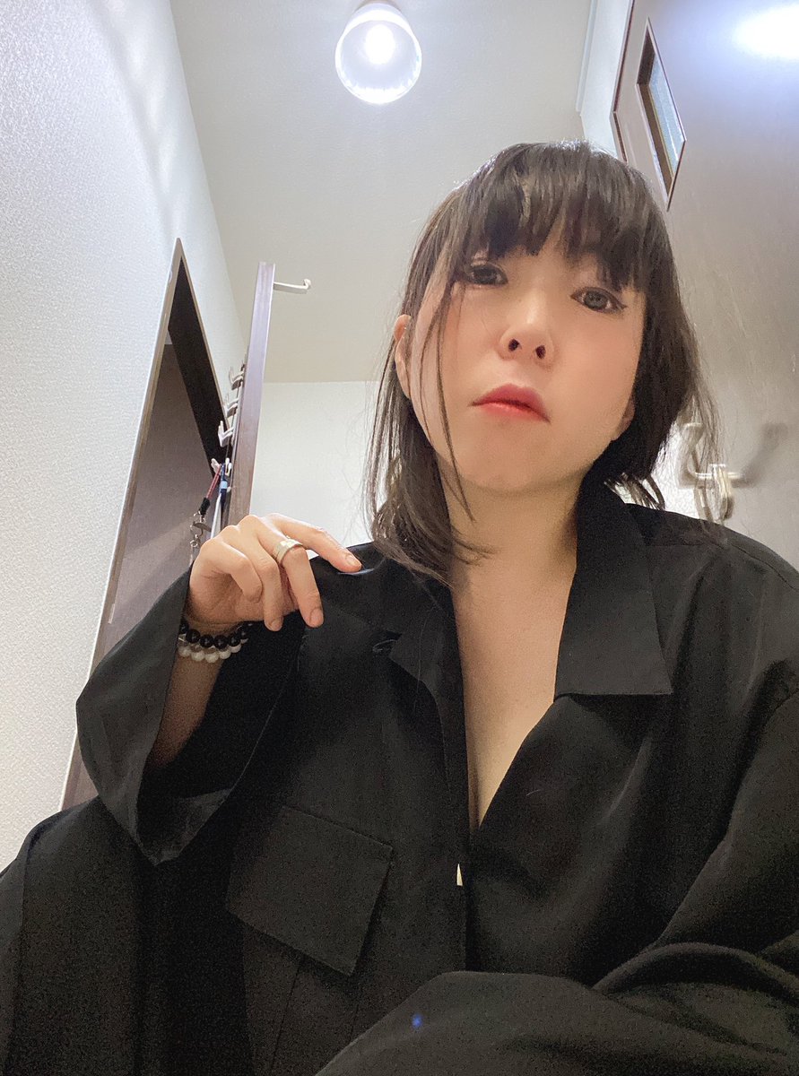MiQchumohyu303's tweet photo. 昨日はH>FRACTAL

創造されたものを
見て触れて楽しむ

SHOPスタッフの方々の
お話は興味を掻き立てられます

いつの時も自らを彩っていたい

シャツ:
#拳骨創造
https://t.co/TYLjjagnkx
@hfractal_osaka 

リング: 
#arcraw
https://t.co/vPHbyaNe3T
@sus4cus https://t.co/BJ5zTkwebi