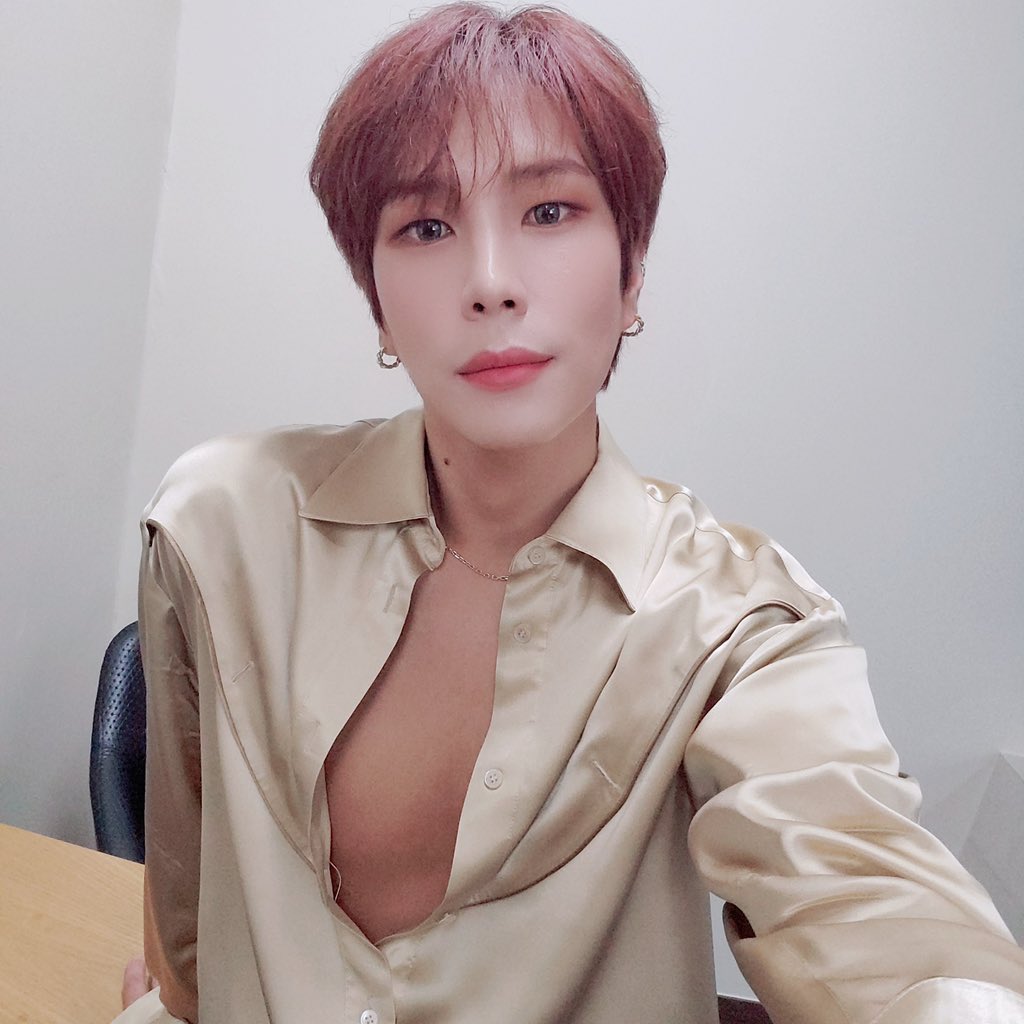 UNVS_fr's tweet photo. @UNVS_members ◎ 25/05/2020 ◎ Twitter

[#은호]
Nos UNUS ! Courage aussi pour cette semaine ! Vous savez que je vous soutiendrai toujours, non ? Veuillez vous soutenir entre vous ! Que dites-vous de finir la journée avec une tasse de thé ? Je vous aime.

#UNVS #유엔브이에스
#EUNHO 

- UNVS Fr. https://t.co/X1O9dquJ5n