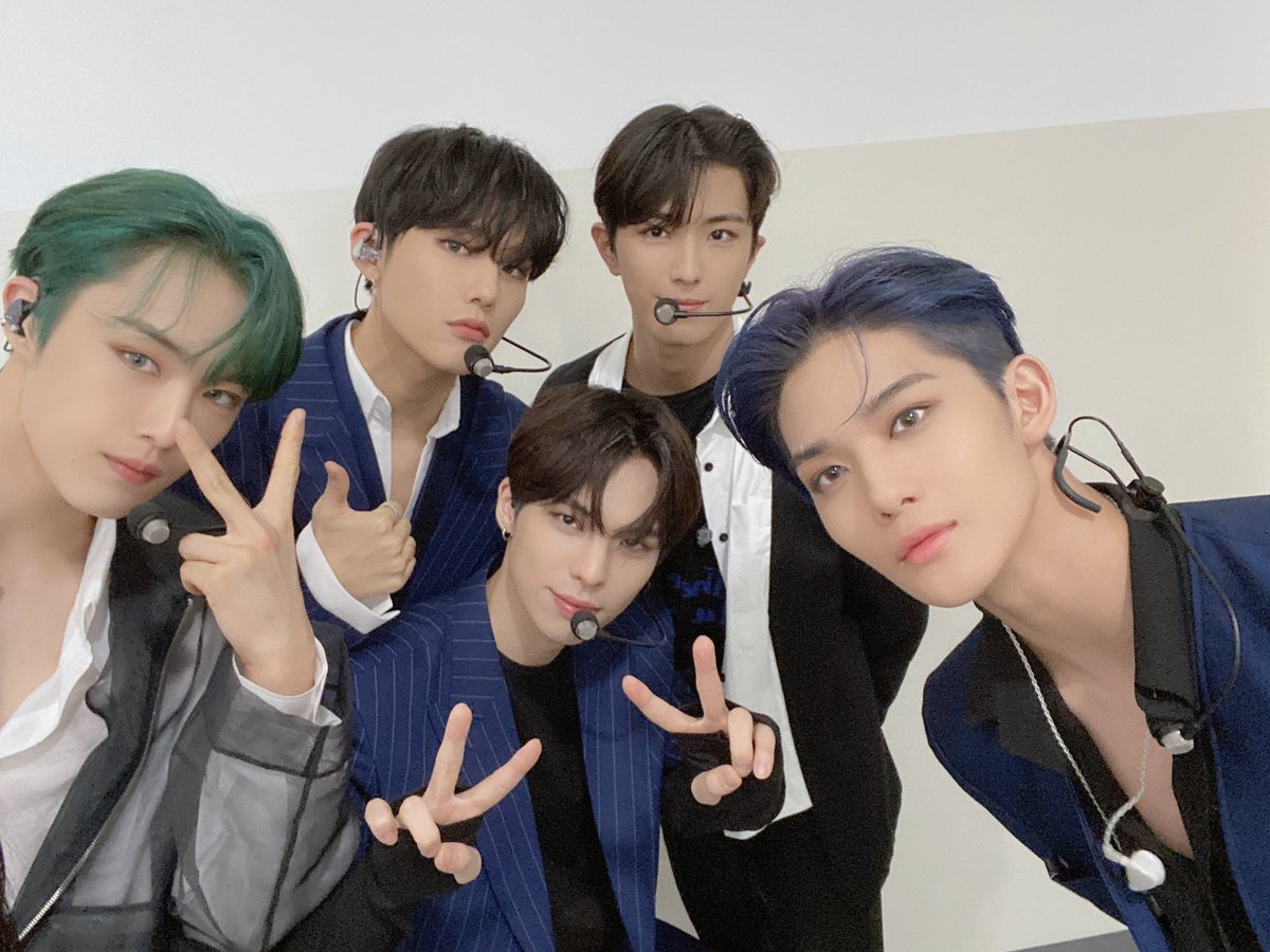 CIX_Official's tweet photo. TikTok Stage Live From Seoul 로 오랜만에 씨앗이들의 멋진 모습을 볼 수 있어서 행복했던 시간..☆

ㅑ움직이는아이엑스
ㅑ너무너무소중해애

실시간으로 달려준 우리 FIX들 너무 고마워요♡

#CIX #씨아이엑스 #BX #승훈 #배진영 #용희 #현석 #CIX_TikTokStage #틱톡스테이지 https://t.co/7OVLBU5cHv