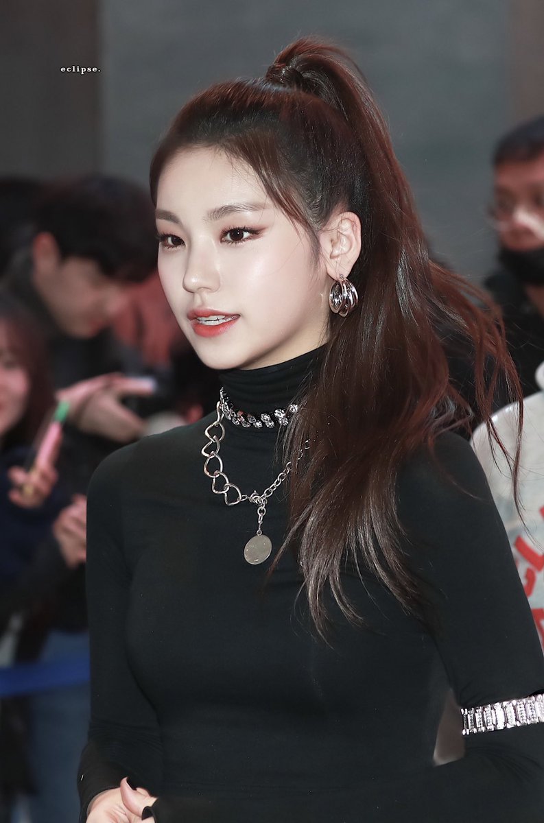 7. 190221 Yeji was also something else. Other than the fact, that she absolutely bodied this fit, they also had their 1st win that day.