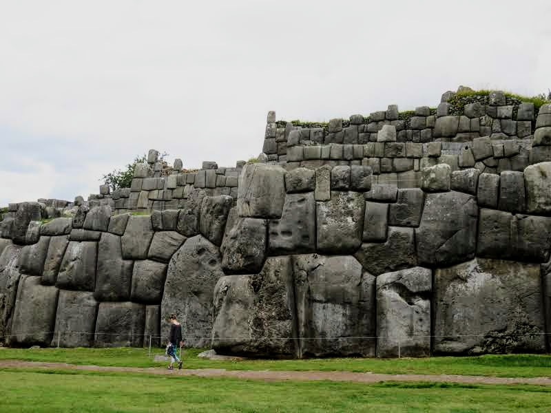 today's  #MuseumsUnlocked falls outside of my classical comfort zone, but I would be remiss to not share the remarkable megalithic masonry of Sacsayhuaman, just northwest of  #Cuzco in  #Peru. This site changed the way I think about walls! #incan  #Archaeology