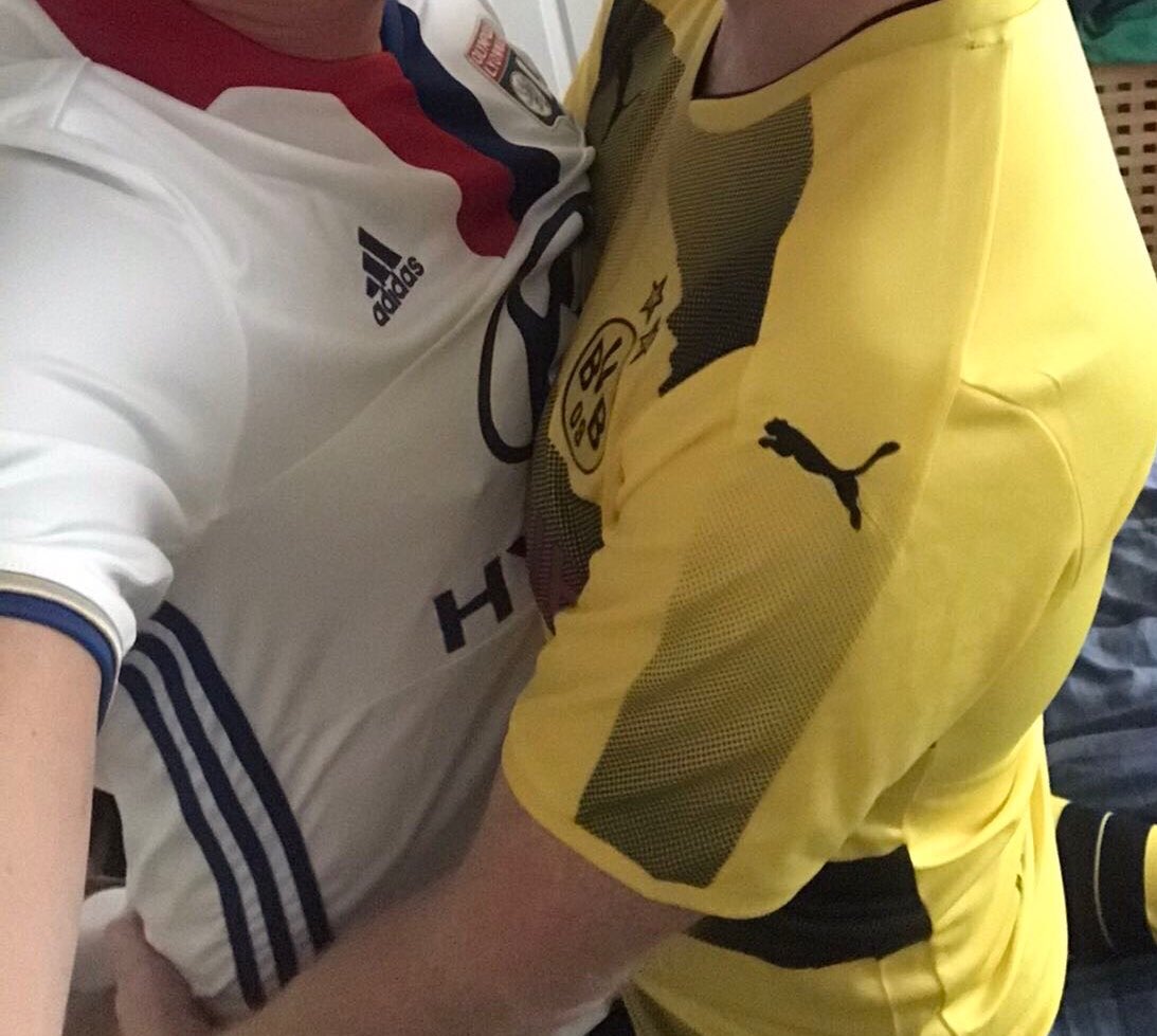 BlokeReading's tweet photo. #OL #BVB #gayguysinkit #kitfun #kitkiss #kitfuck #gaylads #footylads #footygays #gayfootball #funinkit https://t.co/njuPaK2pWo