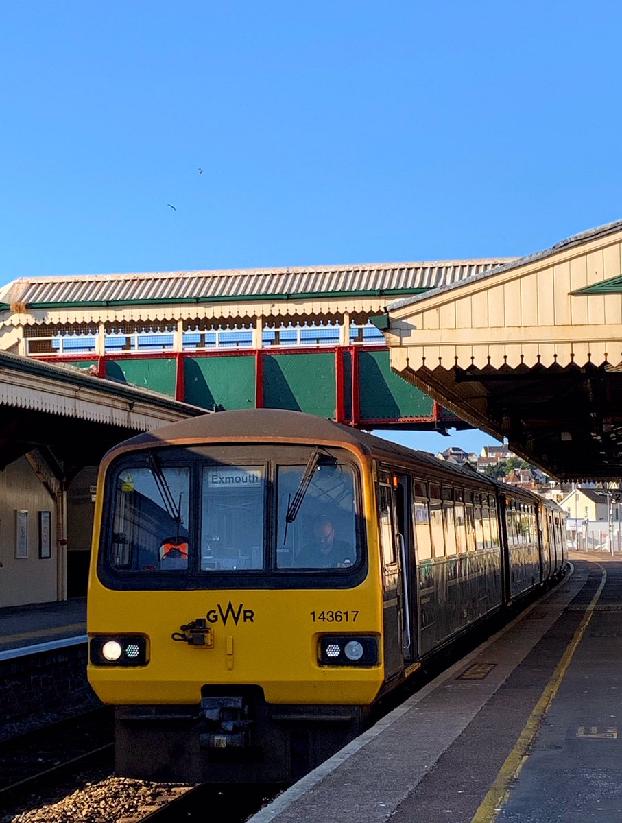 218goldcoast's tweet image. Waiting to depart from Paignton Station this morning were GWR  #Class143 143617 and #Class150 150249 with the 08:15 2F10 Paignton to Exmouth service  @railcamlive  #SpottingWhilstExercising