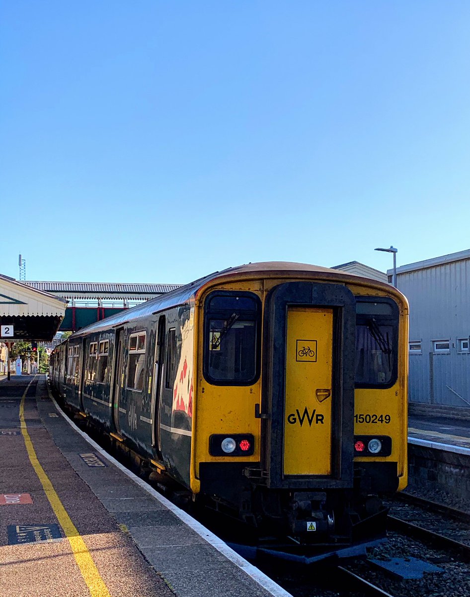 218goldcoast's tweet image. Waiting to depart from Paignton Station this morning were GWR  #Class143 143617 and #Class150 150249 with the 08:15 2F10 Paignton to Exmouth service  @railcamlive  #SpottingWhilstExercising