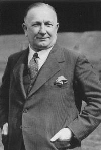 Herbert Chapman is arguably the greatest English manager of all time. In this thread I’m gonna to talk about his time with Arsenal. His philosophy and honours.