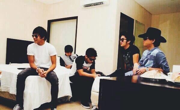 seungciaeol's tweet photo. tugtog na ulit mga boss kahit cover lang 😔🤟🏻 @imlestergiri @ImSethGothico @itsmekatsumi @imdanielpadilla @jcfpadilla 

#KathNiel8ternalLove https://t.co/PmGmGxczSv