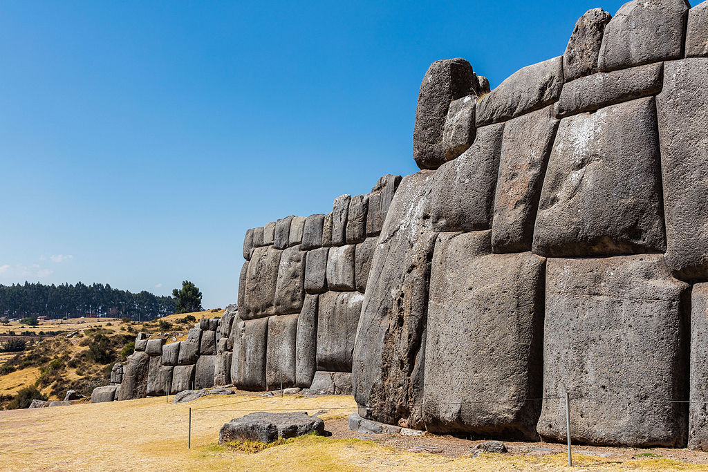 up to 20k Incan laborers built the massive structure over 50+ years. In 1558, a Spanish official said that the carving of the larger polygonal stones would have required 20 masons. The site may have still been under construction when the Pizzaro brothers arrived and laid siege.
